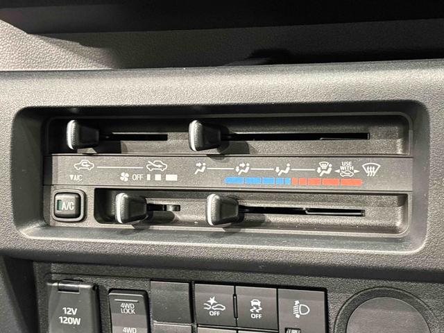 ハイゼットトラックスタンダード 4WD AM/FMラジオ スペアタイヤハロゲンヘッドランプ マニュアルレベリング機能付きオートライト マニュアルエアコン ガードフレーム サイドアンダーミラー付きドアミラー 電動パワーステアリング ヘッドランプ自動消灯システム(広島県)の中古車