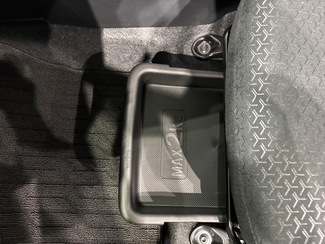 ロッキープレミアムG パノラマモニター対応 電動パーキングブレーキLEDヘッドランプ・フォグランプ 全車速追従機能付アダプティブクルーズコントロール レーンキープコントロール ブラインドスポットモニター 17インチアルミホイール シートヒーター(広島県)の中古車