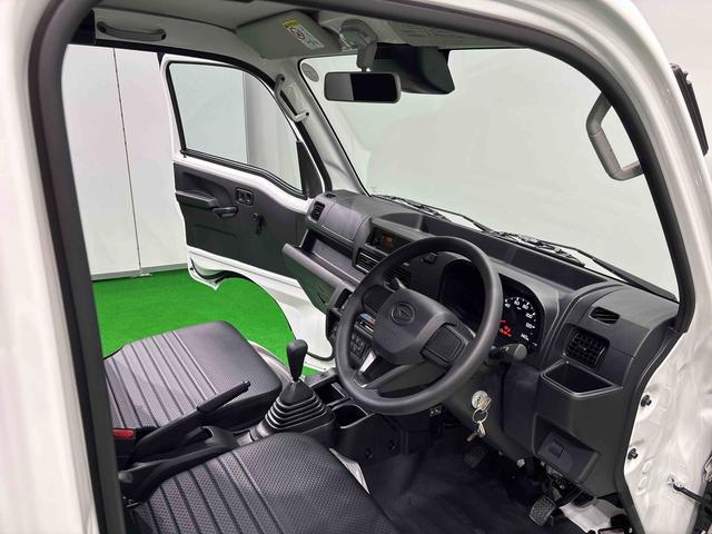 ハイゼットトラックスタンダード　４ＷＤ　ＡＭ／ＦＭラジオ　スペアタイヤマニュアルレベリング機能付きハロゲンヘッドランプ　運転席ＳＲＳエアバック　バックソナー　電動式パワーステアリング　あゆみ板掛けテールゲート　ＶＳＣ＆ＴＲＣ　マニュアルエアコン　オートライト（広島県）の中古車