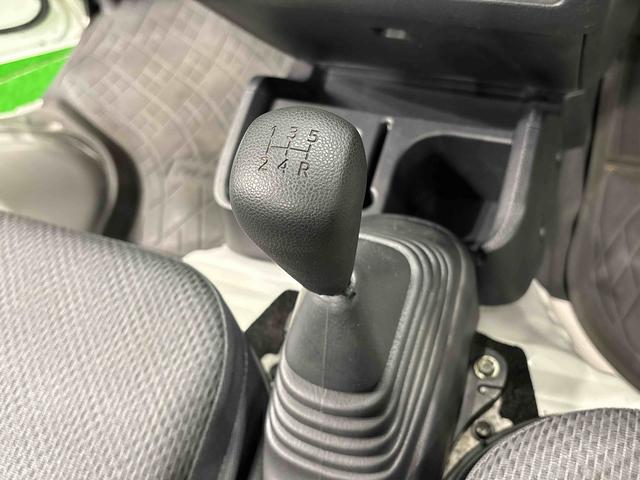 ハイゼットトラックスタンダード 4WD 5MT AM・FMラジオハロゲンヘッドランプ 運転席SRSエアバック 電動式パワーステアリング AM/FMラジオ あゆみ板掛けテールゲート スペアタイヤ ガードフレーム(広島県)の中古車