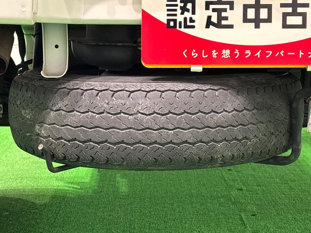 ハイゼットトラックスタンダード 4WD 5MT AM・FMラジオハロゲンヘッドランプ 運転席SRSエアバック 電動式パワーステアリング AM/FMラジオ あゆみ板掛けテールゲート スペアタイヤ ガードフレーム(広島県)の中古車