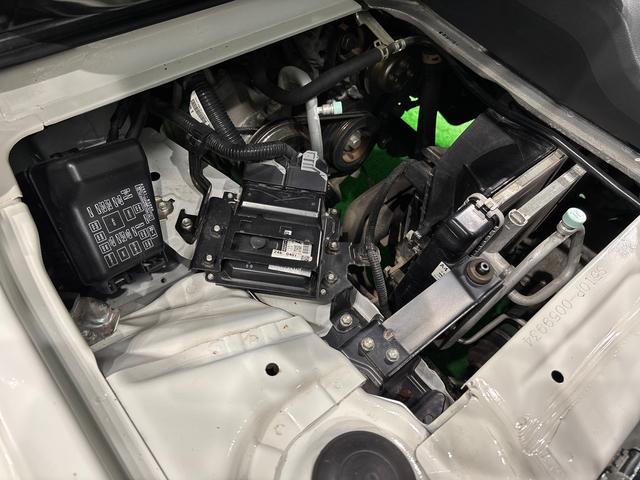 ハイゼットトラックスタンダード 4WD 5MT AM・FMラジオハロゲンヘッドランプ 運転席SRSエアバック 電動式パワーステアリング AM/FMラジオ あゆみ板掛けテールゲート スペアタイヤ ガードフレーム(広島県)の中古車