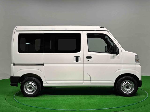 ハイゼットカーゴＤＸ　４ＷＤ　キーレスエントリー　マニュアルエアコン運転席・助手席パワーウインドウ　オートライト　ハンド式サイドブレーキ　マニュアルレベリング機能付きハロゲンヘッドライト　アイドリングストップ機能　テンパータイヤ　ＡＭ／ＦＭラジオ　リアヒーター（広島県）の中古車
