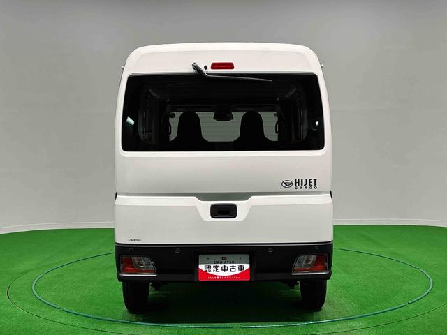 ハイゼットカーゴＤＸ　４ＷＤ　キーレスエントリー　マニュアルエアコン運転席・助手席パワーウインドウ　オートライト　ハンド式サイドブレーキ　マニュアルレベリング機能付きハロゲンヘッドライト　アイドリングストップ機能　テンパータイヤ　ＡＭ／ＦＭラジオ　リアヒーター（広島県）の中古車
