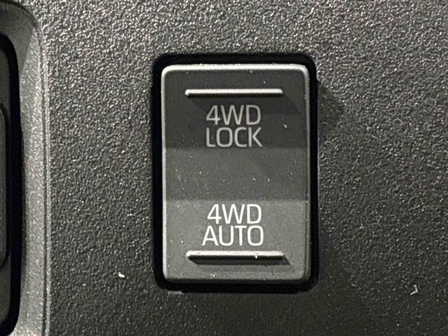 ハイゼットカーゴＤＸ　４ＷＤ　キーレスエントリー　マニュアルエアコン運転席・助手席パワーウインドウ　オートライト　ハンド式サイドブレーキ　マニュアルレベリング機能付きハロゲンヘッドライト　アイドリングストップ機能　テンパータイヤ　ＡＭ／ＦＭラジオ　リアヒーター（広島県）の中古車