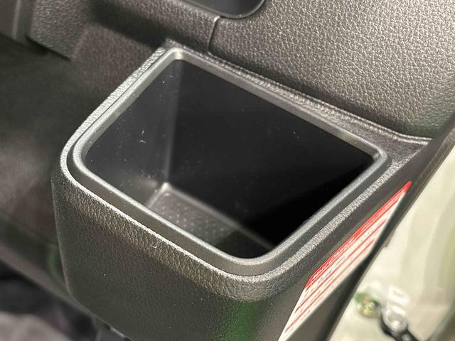 ハイゼットカーゴＤＸ　４ＷＤ　キーレスエントリー　マニュアルエアコン運転席・助手席パワーウインドウ　オートライト　ハンド式サイドブレーキ　マニュアルレベリング機能付きハロゲンヘッドライト　アイドリングストップ機能　テンパータイヤ　ＡＭ／ＦＭラジオ　リアヒーター（広島県）の中古車