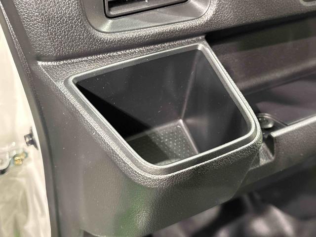 ハイゼットカーゴＤＸ　４ＷＤ　キーレスエントリー　マニュアルエアコン運転席・助手席パワーウインドウ　オートライト　ハンド式サイドブレーキ　マニュアルレベリング機能付きハロゲンヘッドライト　アイドリングストップ機能　テンパータイヤ　ＡＭ／ＦＭラジオ　リアヒーター（広島県）の中古車