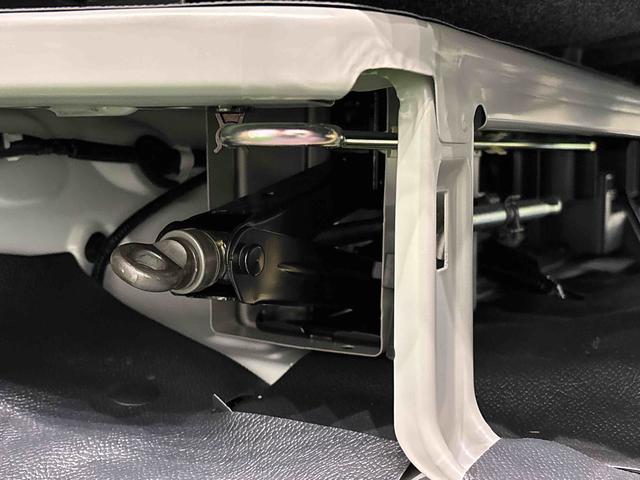 ハイゼットカーゴＤＸ　４ＷＤ　キーレスエントリー　マニュアルエアコン運転席・助手席パワーウインドウ　オートライト　ハンド式サイドブレーキ　マニュアルレベリング機能付きハロゲンヘッドライト　アイドリングストップ機能　テンパータイヤ　ＡＭ／ＦＭラジオ　リアヒーター（広島県）の中古車