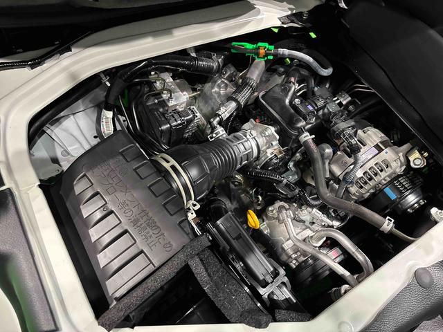 ハイゼットカーゴＤＸ　４ＷＤ　キーレスエントリー　マニュアルエアコン運転席・助手席パワーウインドウ　オートライト　ハンド式サイドブレーキ　マニュアルレベリング機能付きハロゲンヘッドライト　アイドリングストップ機能　テンパータイヤ　ＡＭ／ＦＭラジオ　リアヒーター（広島県）の中古車