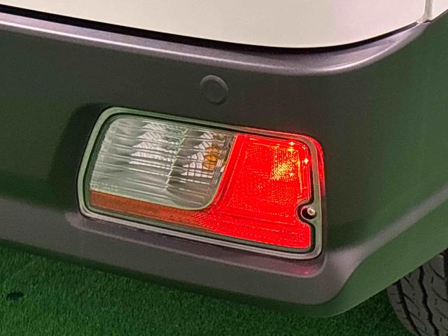 ハイゼットカーゴＤＸ　４ＷＤ　キーレスエントリー　マニュアルエアコン運転席・助手席パワーウインドウ　オートライト　ハンド式サイドブレーキ　マニュアルレベリング機能付きハロゲンヘッドライト　アイドリングストップ機能　テンパータイヤ　ＡＭ／ＦＭラジオ　リアヒーター（広島県）の中古車