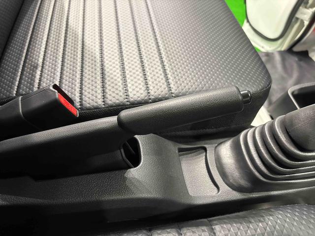 ハイゼットトラックスタンダード　４ＷＤ　５ＭＴ　３方開　オートライトハロゲンヘッドランプ　運転席ＳＲＳエアバック　バックソナー　電動式パワーステアリング　ＡＭ／ＦＭラジオ　マニュアルエアコン（広島県）の中古車