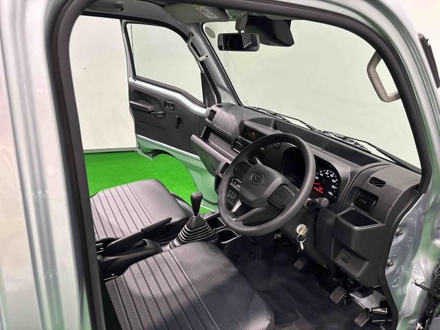 ハイゼットトラックスタンダード 4WD 5MT コーナーセンサーハロゲンヘッドランプ トップシェイドガラス 運転席SRSエアバック バックソナー 電動式パワーステアリング AM/FMラジオ あゆみ板掛けテールゲート VSC&TRC(広島県)の中古車