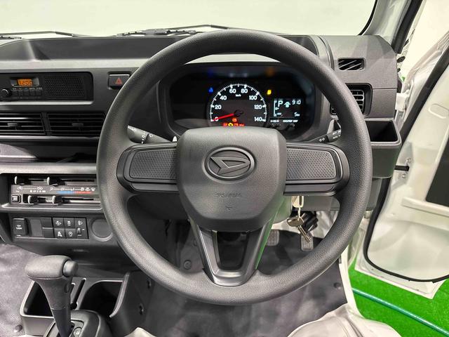 ハイゼットトラックスタンダード オートライト マニュアルエアコンハロゲンヘッドランプ 運転席SRSエアバック 電動式パワーステアリング AM/FMラジオ あゆみ板掛けテールゲート スペアタイヤ ガードフレーム(広島県)の中古車