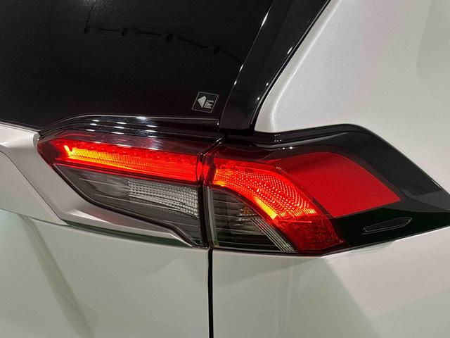 ＲＡＶ４ハイブリッドＧ　マルチメディアシステム　パノラマムーンルーフ車線逸脱　アダクティブクルーズコントロール　３６０度カメラ　Ｂｌｕｅｔｏｏｔｈオーディオ　パワーバックゲート　衝突回避システム　Ｂモニタ　ＡＨＢ　衝突安全ボディ　フロントカメラ　サイドカメラ　Ａライト（広島県）の中古車