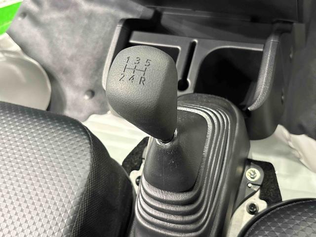 ハイゼットトラックスタンダード　４ＷＤ　オートライト　ＡＭ・ＦＭラジオマニュアルレベリング機能付ハロゲンヘッドランプ　トップシェイドガラス　運転席バニティミラー　　　　マニュアルエアコン　ガードフレーム　スペアタイヤ（広島県）の中古車