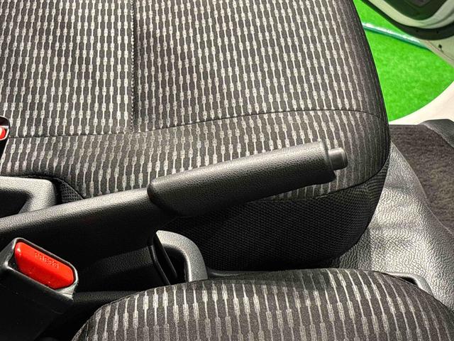 ハイゼットカーゴＤＸ　４ＷＤレーダーブレーキ　アイドリングストップ車　ダブルエアバッグ　キーレスキー　４ＷＤ車　ＶＤＣ　衝突安全ボディ　オートマチックハイビーム　エアバッグ　ＡＢＳ　オートライト　スライドドア（広島県）の中古車