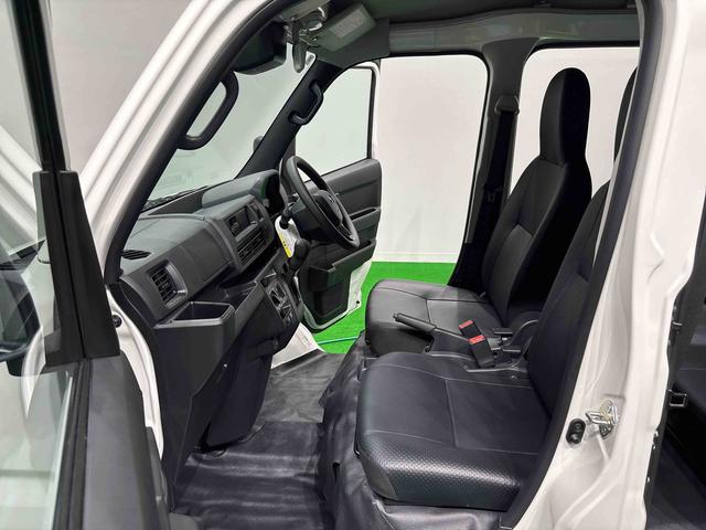 ハイゼットカーゴスペシャル　４ＷＤ　ＡＭ／ＦＭラジオ　予防安全機能スマアシマニュアルエアコン　フロントパワーウインドー　オートライト　アシストグリップ　サンバイザー　ショツピングフック　ハイマウントストップランプ　ハロゲンランプ　スチールホイール　テンパータイヤ（広島県）の中古車