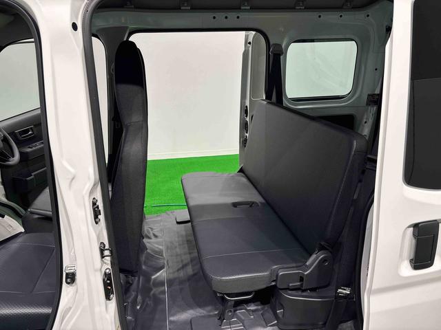 ハイゼットカーゴスペシャル　４ＷＤ　ＡＭ／ＦＭラジオ　予防安全機能スマアシマニュアルエアコン　フロントパワーウインドー　オートライト　アシストグリップ　サンバイザー　ショツピングフック　ハイマウントストップランプ　ハロゲンランプ　スチールホイール　テンパータイヤ（広島県）の中古車