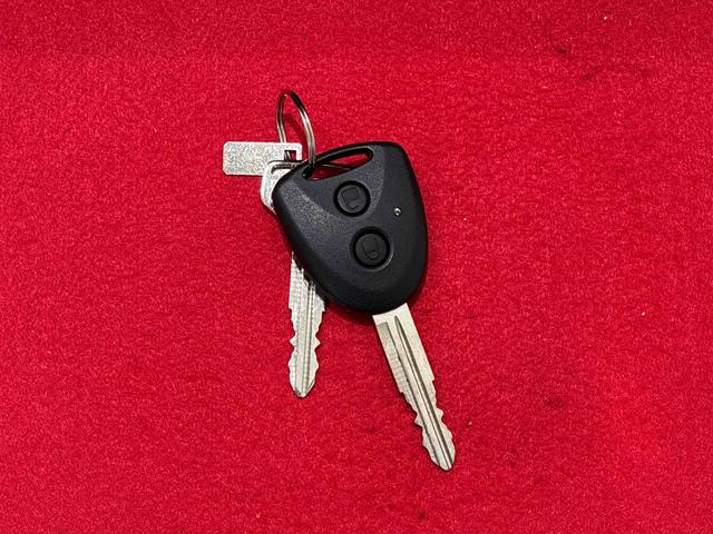 ミライースX SAIIILEDヘッドランプ セキュリティアラーム コーナーセンサー 14インチフルホイールキャップ キーレスエントリー 電動格納式ドアミラー ショツピングフック マニュアルエアコン(広島県)の中古車