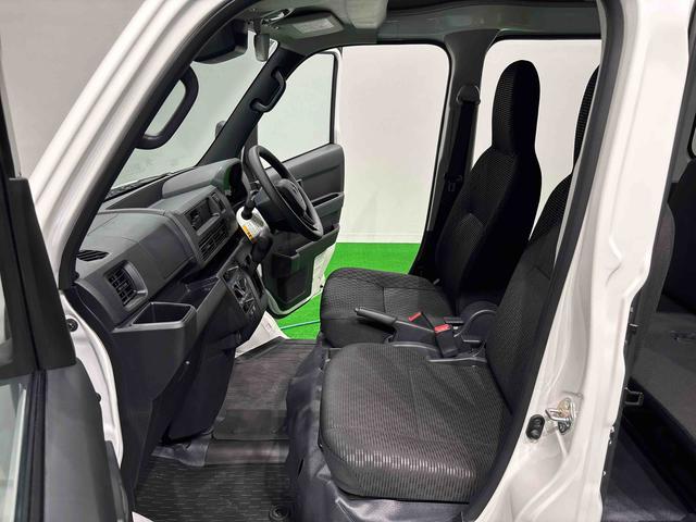 ハイゼットカーゴＤＸ　４ＷＤ　オートライト　リヤスモークガラス　キーレスハロゲンヘッドランプ　キーレスエントリー　オーバーヘッドシェルフ　荷室ランプ　ＡＭ・ＦＭラジオ　テンパータイヤ　スチールホイール　マニュアルエアコン（広島県）の中古車