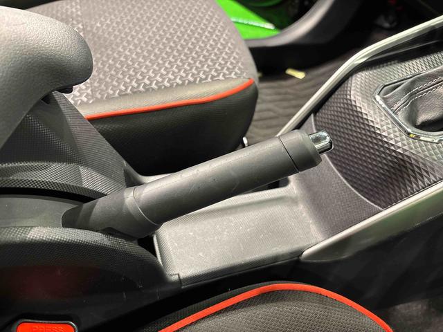 ロッキーG ディスプレイオーディオ パノラマモニター対応LEDヘッドランプ・フォグランプ 全車速追従機能付アダプティブクルーズコントロール レーンキープコントロール 17インチアルミホイール シートヒーター プッシュボタンスタート(広島県)の中古車