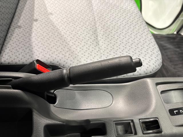 ＮＴ１００クリッパートラックＤＸハロゲンヘッドランプ　トップシェイドガラス　運転席バニティミラー　ＡＭ・ＦＭラジオ　マニュアルエアコン　ガードフレーム　スペアタイヤ（広島県）の中古車