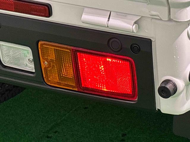 ハイゼットトラックスタンダード　ハロゲンヘッドライト　オートマチック車ハロゲンヘッドランプ　トップシェイドガラス　運転席バニティミラー　ＡＭ・ＦＭラジオ　マニュアルエアコン　ガードフレーム　スペアタイヤ（広島県）の中古車