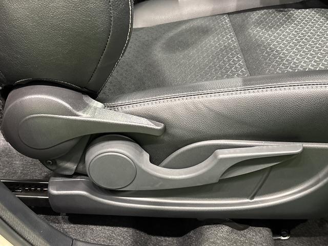 ロッキープレミアムＧＬＥＤヘッドランプ・フォグランプ　全車速追従機能付アダプティブクルーズコントロール　レーンキープコントロール　ブラインドスポットモニター　１７インチアルミホイール　シートヒーター（広島県）の中古車