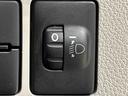 ＬＥＤヘッドランプ　セキュリティアラーム　コーナーセンサー　１４インチフルホイールキャップ　キーレスエントリー　電動格納式ドアミラー　ショツピングフック　マニュアルエアコン（広島県）の中古車