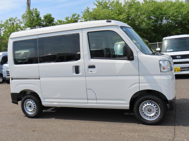 ハイゼットカーゴＤＸ４ＷＤ　６６０ｃｃ　５速マニュアル　衝突被害軽減ブレーキ　横滑り防止装置　ＡＢＳ　アイドリングストップ　両側スライドドア　マニュアルエアコン　パワーステアリング　前席パワーウィンドウ　届出済未使用車（福島県）の中古車