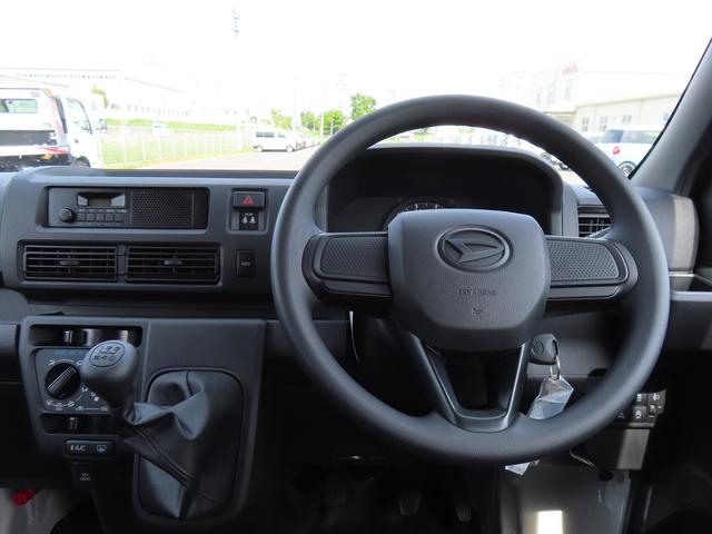 ハイゼットカーゴＤＸ４ＷＤ　６６０ｃｃ　５速マニュアル　衝突被害軽減ブレーキ　横滑り防止装置　ＡＢＳ　アイドリングストップ　両側スライドドア　マニュアルエアコン　パワーステアリング　前席パワーウィンドウ　届出済未使用車（福島県）の中古車