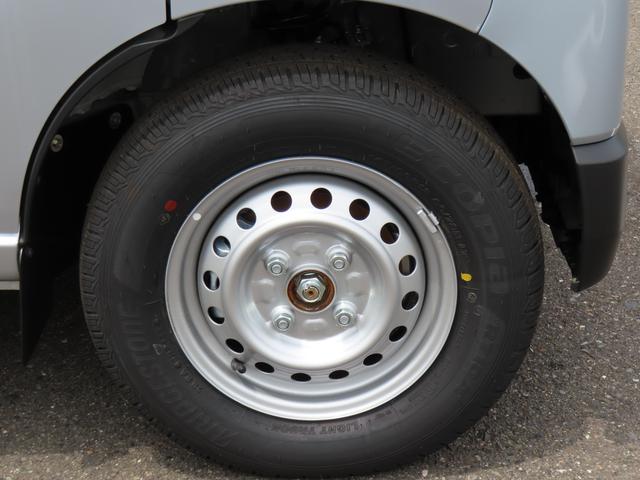 ハイゼットカーゴＤＸ４ＷＤ　５速マニュアル　６６０ｃｃ　衝突被害軽減ブレーキ　横滑り防止装置　ＡＢＳ　アイドリングストップ　マニュアルエアコン　パワーステアリング　前席パワーウィンドウ　リヤヒーター　届出済未使用車（福島県）の中古車