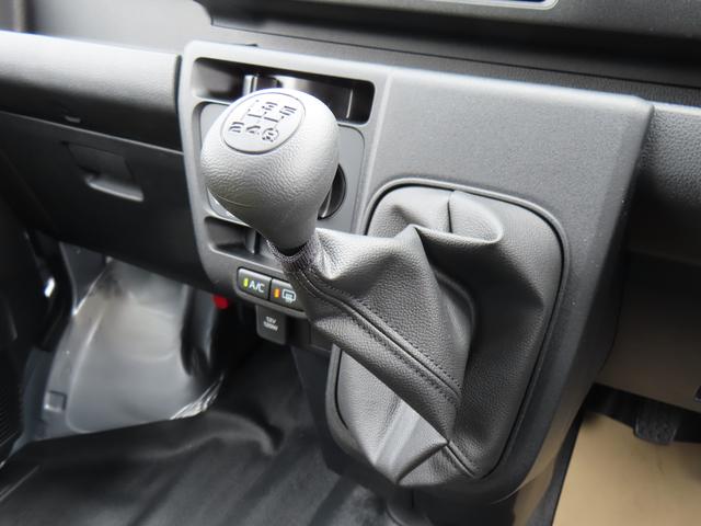 ハイゼットカーゴＤＸ４ＷＤ　５速マニュアル　６６０ｃｃ　衝突被害軽減ブレーキ　横滑り防止装置　ＡＢＳ　アイドリングストップ　マニュアルエアコン　パワーステアリング　前席パワーウィンドウ　リヤヒーター　届出済未使用車（福島県）の中古車