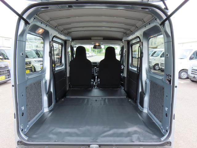 ハイゼットカーゴＤＸ４ＷＤ　５速マニュアル　６６０ｃｃ　衝突被害軽減ブレーキ　横滑り防止装置　ＡＢＳ　アイドリングストップ　マニュアルエアコン　パワーステアリング　前席パワーウィンドウ　リヤヒーター　届出済未使用車（福島県）の中古車