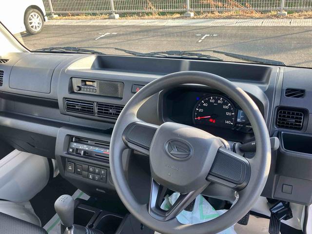 ハイゼットトラックスタンダード４ＷＤ　５速マニュアル　衝突被害軽減ブレーキ　横滑り防止装置　ＡＢＳ　運転席・助手席エアバッグ　アイドリングストップ　マニュアルエアコン　パワーステアリング　届出済未使用車（福島県）の中古車