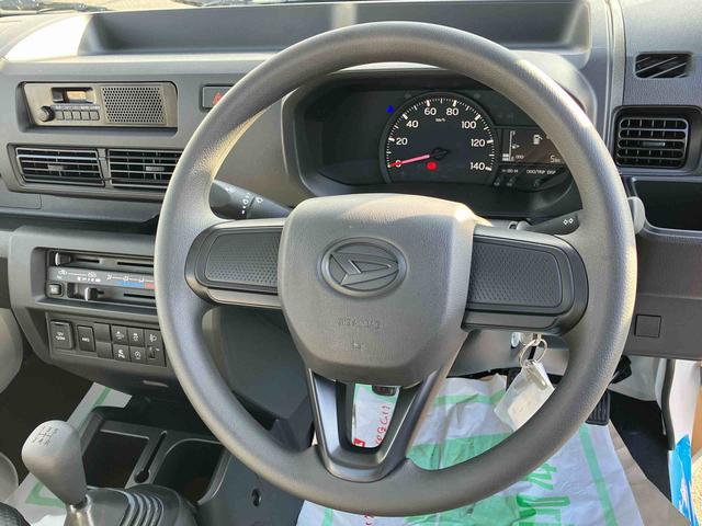 ハイゼットトラックスタンダード４ＷＤ　５速マニュアル　衝突被害軽減ブレーキ　横滑り防止装置　ＡＢＳ　運転席・助手席エアバッグ　アイドリングストップ　マニュアルエアコン　パワーステアリング　届出済未使用車（福島県）の中古車