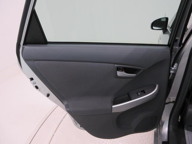プリウスＳオートライト　キーフリー　電動格納式ドアミラー　エアコン　パワーステアリング　パワーウィンドウ　運転席エアバッグ　ＡＢＳ　ティーゼットデオプラス（岡山県）の中古車