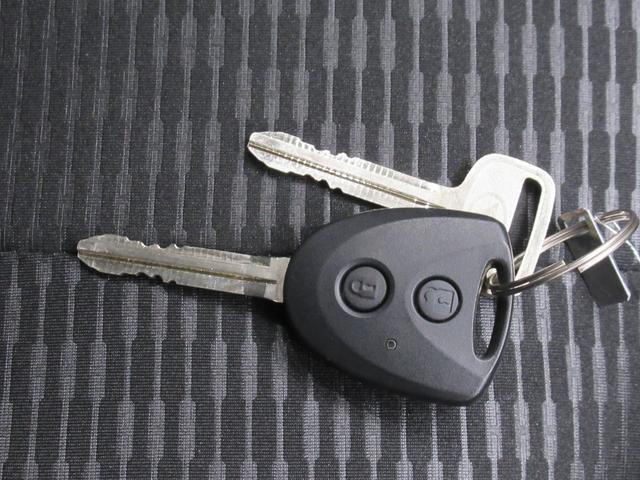 ハイゼットカーゴデラックスＡＭ／ＦＭラジオ　両側スライドドア　オートライト　キーレスエントリー　アイドリングストップ　衝突被害軽減システム　レーンアシスト　オートマチックハイビーム　ティーゼットデオプラス（岡山県）の中古車