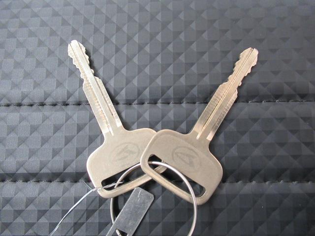 ハイゼットトラックスタンダード　農用スペシャル４ＷＤ　ＭＴ５速　荷台作業灯　オートライト　アイドリングストップ　衝突被害軽減システム　レーンアシスト　オートマチックハイビーム　エアコン　パワーステアリング　ティーゼットデオプラス（岡山県）の中古車