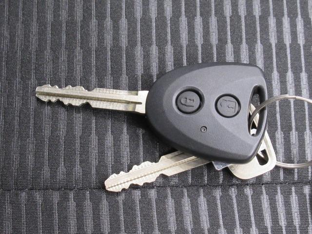 ハイゼットカーゴデラックスＡＭ／ＦＭラジオ　両側スライドドア　オートライト　キーレスエントリー　アイドリングストップ　衝突被害軽減システム　レーンアシスト　オートマチックハイビーム　ティーゼットデオプラス（岡山県）の中古車