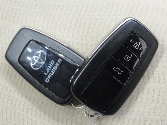 ランドクルーザープラドＴＸオートライト　キーフリー　電動格納式ドアミラー　エアコン　パワーステアリング　パワーウィンドウ　運転席エアバッグ　ＡＢＳ　ティーゼットデオプラス（岡山県）の中古車