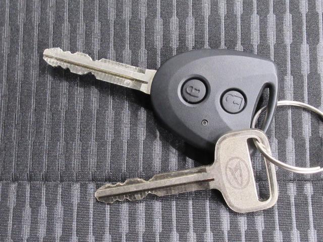 ハイゼットカーゴデラックスＡＭ／ＦＭラジオ　両側スライドドア　キーレスエントリー　アイドリングストップ　衝突被害軽減システム　レーンアシスト　オートマチックハイビーム　ティーゼットデオプラス（岡山県）の中古車