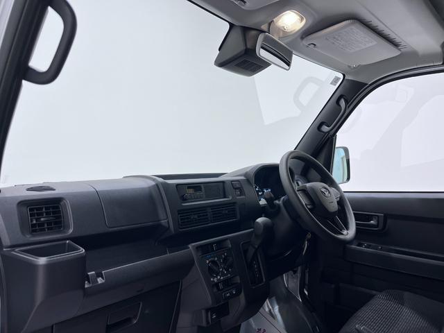 ハイゼットカーゴデラックス両側スライドドア　ＡＭ／ＦＭラジオ　キーレスエントリー　アイドリングストップ　衝突被害軽減システム　レーンアシスト　オートマチックハイビーム　ティーゼットデオプラス（岡山県）の中古車