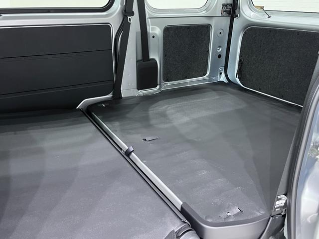 ハイゼットカーゴデラックス両側スライドドア　ＡＭ／ＦＭラジオ　キーレスエントリー　アイドリングストップ　衝突被害軽減システム　レーンアシスト　オートマチックハイビーム　ティーゼットデオプラス（岡山県）の中古車