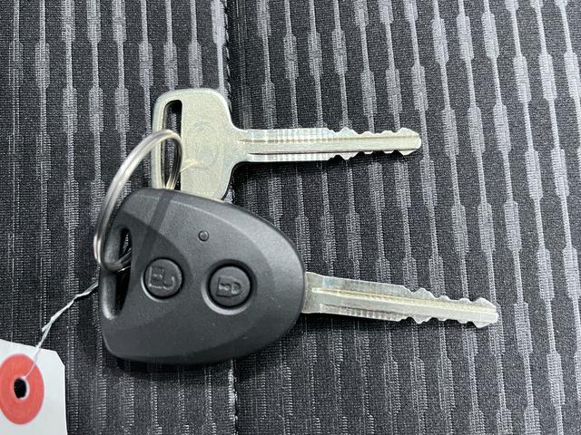 ハイゼットカーゴデラックス両側スライドドア　ＡＭ／ＦＭラジオ　キーレスエントリー　アイドリングストップ　衝突被害軽減システム　レーンアシスト　オートマチックハイビーム　ティーゼットデオプラス（岡山県）の中古車