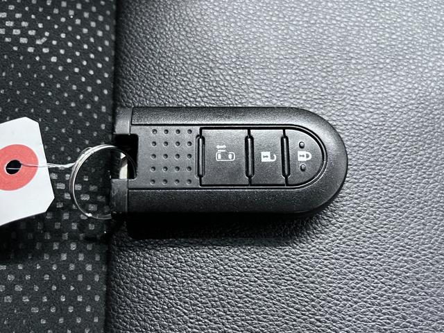 タントカスタムＸトップエディション　ＳＡ３シートヒーター　左側パワースライドドア　オートライト　キーフリー　アイドリングストップ　ＵＳＢ入力端子　電動格納式ドアミラー　衝突被害軽減システム　レーンアシスト　オートマチックハイビーム（岡山県）の中古車