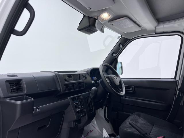 ハイゼットカーゴデラックス４ＷＤ　ＡＭ／ＦＭラジオ　両側スライドドア　オートライト　キーレスエントリー　アイドリングストップ　衝突被害軽減システム　レーンアシスト　オートマチックハイビーム　ティーゼットデオプラス（岡山県）の中古車