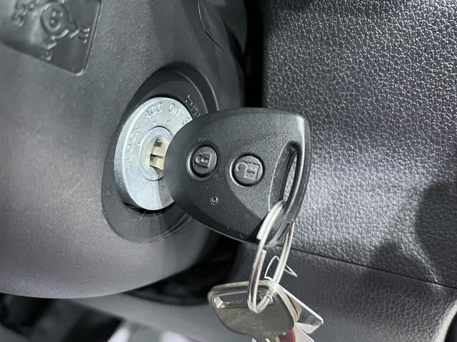 ハイゼットカーゴデラックス４ＷＤ　ＡＭ／ＦＭラジオ　両側スライドドア　オートライト　キーレスエントリー　アイドリングストップ　衝突被害軽減システム　レーンアシスト　オートマチックハイビーム　ティーゼットデオプラス（岡山県）の中古車