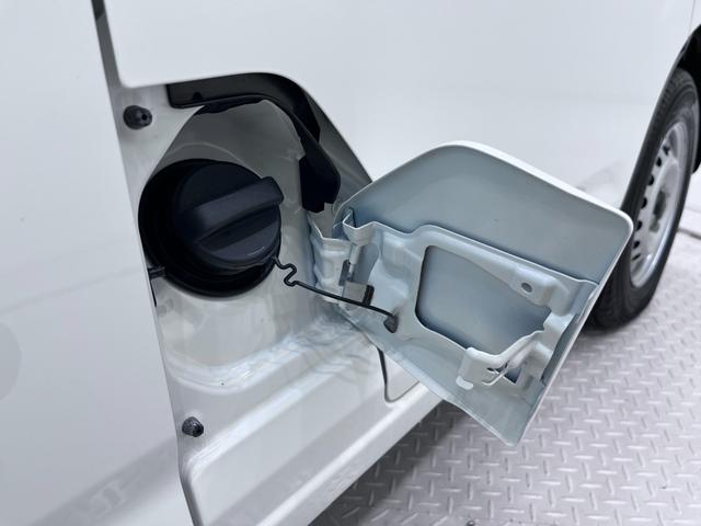 ハイゼットカーゴデラックス４ＷＤ　ＡＭ／ＦＭラジオ　両側スライドドア　オートライト　キーレスエントリー　アイドリングストップ　衝突被害軽減システム　レーンアシスト　オートマチックハイビーム　ティーゼットデオプラス（岡山県）の中古車