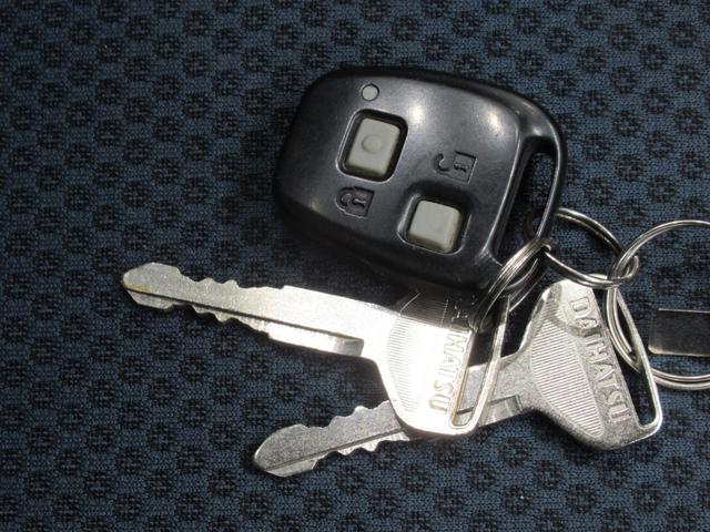 ハイゼットカーゴクルーズターボ両側スライドドア　ＭＴ５速　キーレスエントリー　電動格納式ドアミラー　エアコン　パワーステアリング　パワーウィンドウ　運転席エアバッグ　ＡＢＳ　ティーゼットデオプラス（岡山県）の中古車